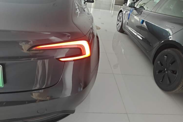 Used Tesla Model 3 2025 Model Revised Rear-Wheel-Drive Version Exterior 3