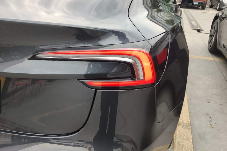 Used Tesla Model 3 2025 Rear-Wheel-Drive Version Exterior 3