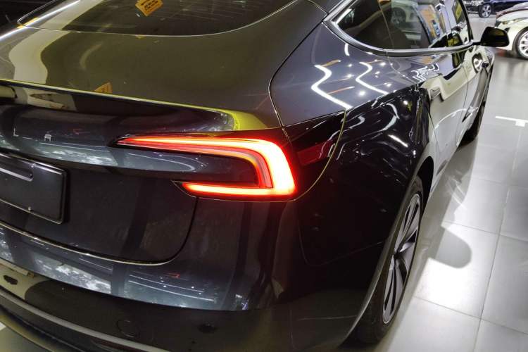 Used Tesla Model 3 2025 Rear-Wheel-Drive Version Exterior 3