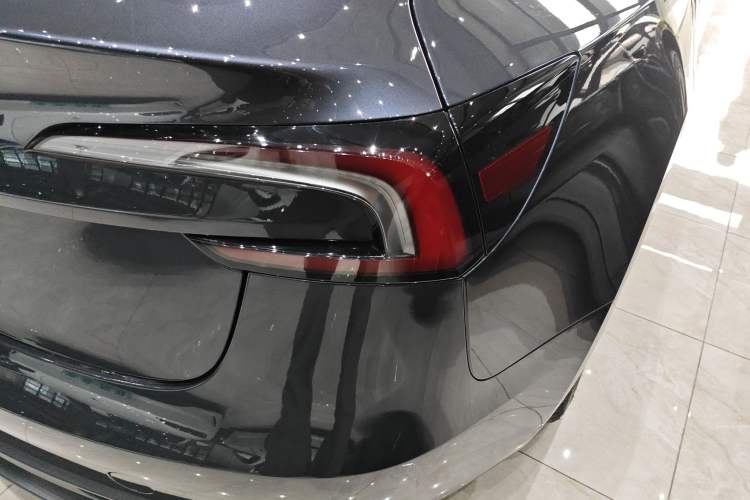 Used Tesla Model 3 2025 Rear-Wheel-Drive Version Exterior 3