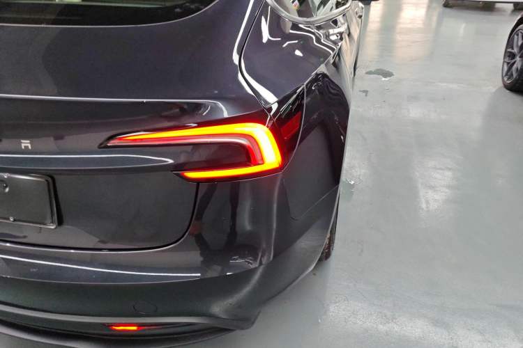 Used Tesla Model 3 2025 Rear-Wheel-Drive Version Exterior 3