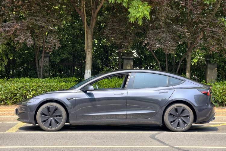 Used Tesla Model 3 2025 Rear-Wheel-Drive Version Exterior 3