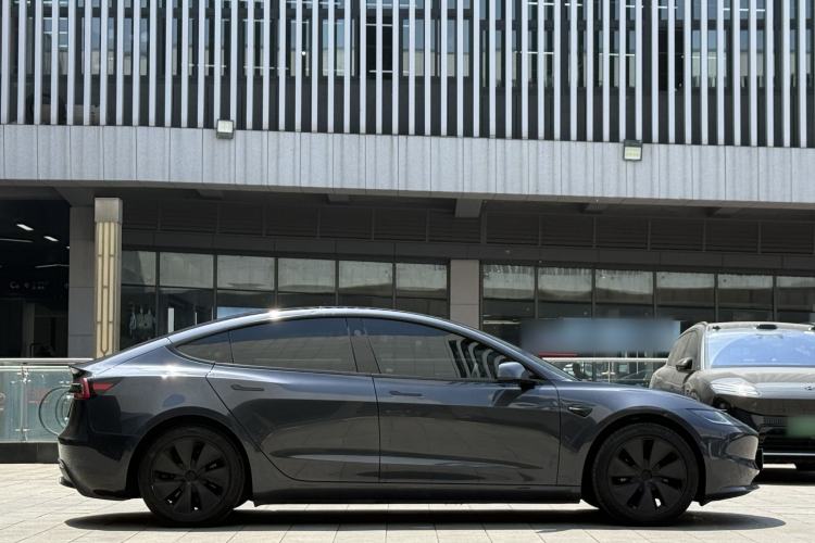 Used Tesla Model 3 2025 Rear-Wheel-Drive Version Exterior 3