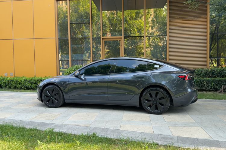 Used Tesla Model 3 2025 Rear-Wheel-Drive Version Exterior 3
