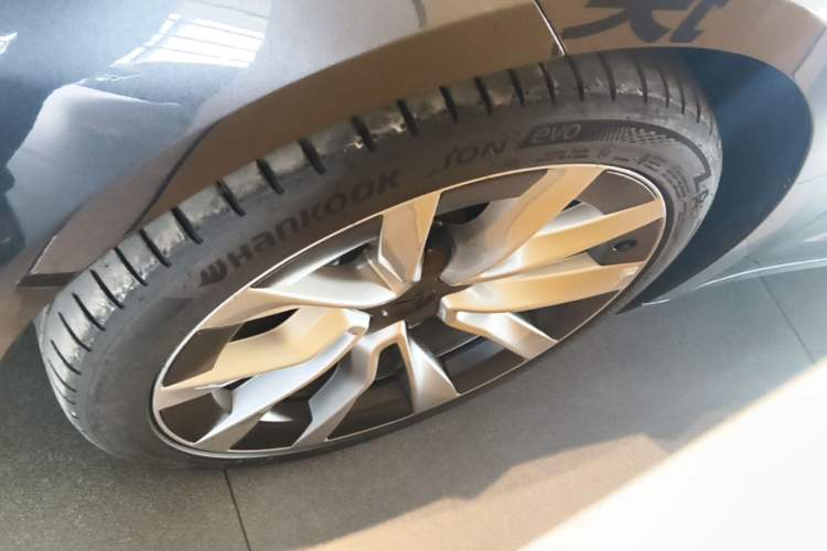 Used Tesla Model 3 2025 Rear-Wheel-Drive Version Exterior 4