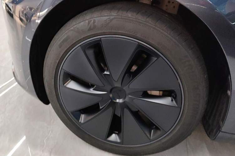 Used Tesla Model 3 2025 Rear-Wheel-Drive Version Exterior 4