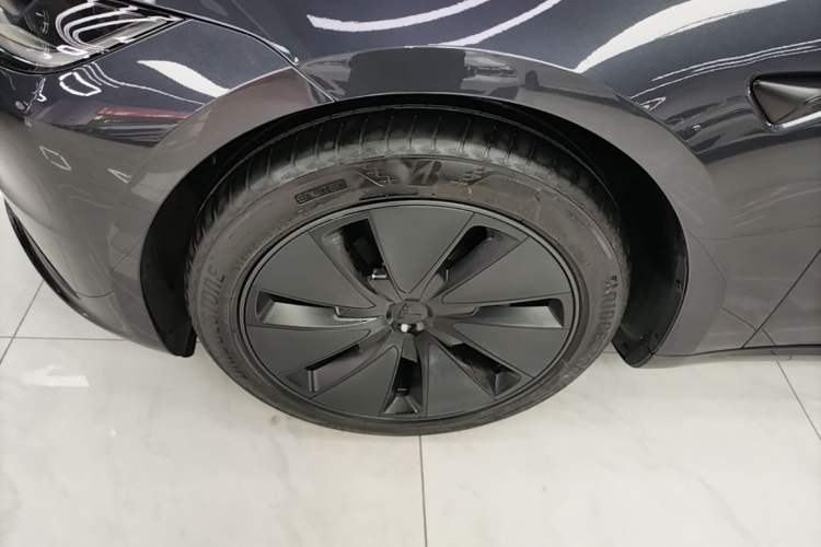 Used Tesla Model 3 2025 Rear-Wheel-Drive Version Exterior 4