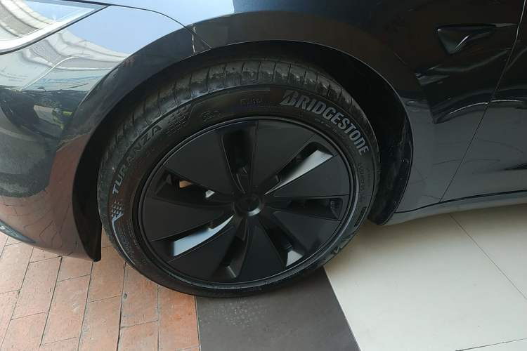 Used Tesla Model 3 2025 Rear-Wheel-Drive Version Exterior 4