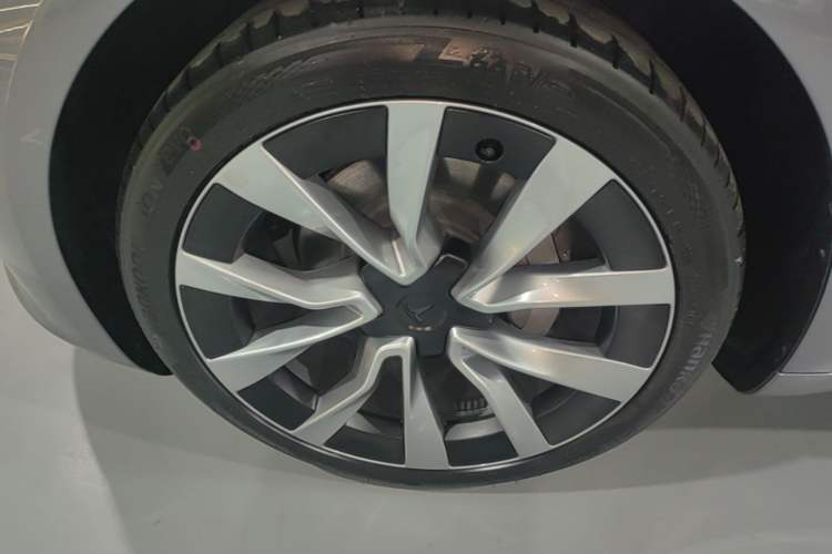 Used Tesla Model 3 2025 Rear-Wheel-Drive Version Exterior 4