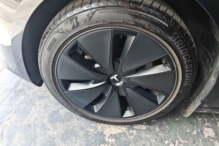 Used Tesla Model 3 2025 Rear-Wheel-Drive Version Exterior 4