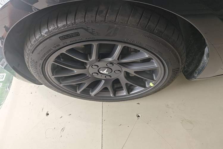 Used Tesla Model 3 2025 Rear-Wheel-Drive Version Exterior 4