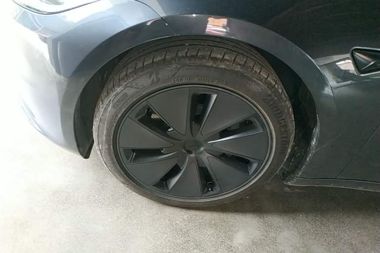Used Tesla Model 3 2025 Rear-Wheel-Drive Version Exterior 4