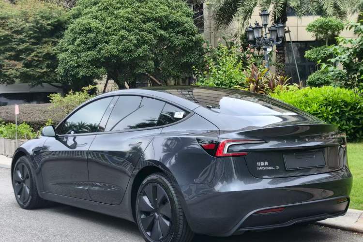 Used Tesla Model 3 2025 Rear-Wheel-Drive Version Exterior 4