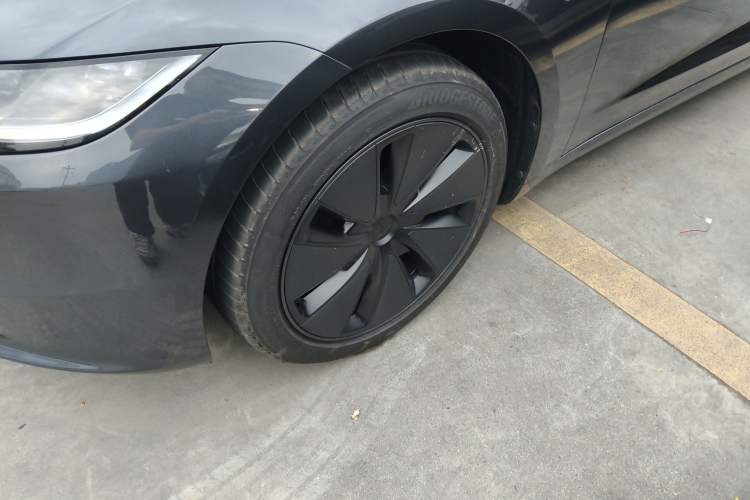 Used Tesla Model 3 2025 Rear-Wheel-Drive Version Exterior 4