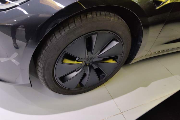 Used Tesla Model 3 2025 Rear-Wheel-Drive Version Exterior 4