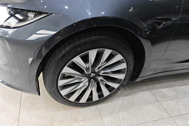 Used Tesla Model 3 2025 Rear-Wheel-Drive Version Exterior 4
