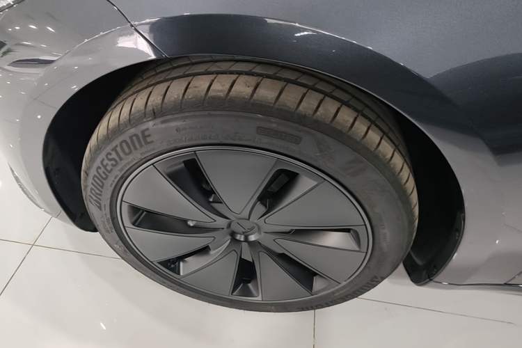Used Tesla Model 3 2025 Model Revised Rear-Wheel-Drive Version Exterior 4