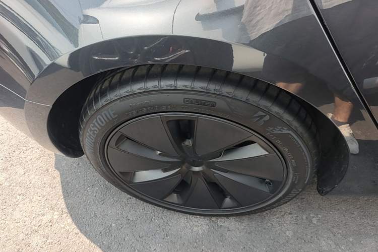 Used Tesla Model 3 2025 Rear-Wheel-Drive Version Exterior 5