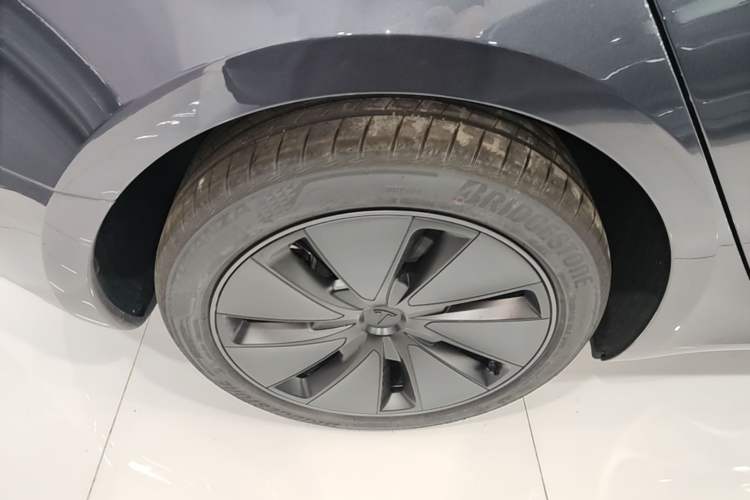 Used Tesla Model 3 2025 Model Revised Rear-Wheel-Drive Version Exterior 5