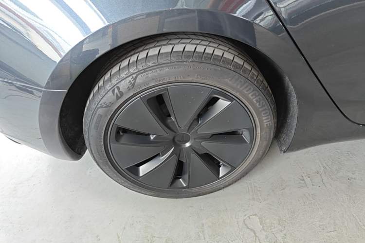 Used Tesla Model 3 2025 Rear-Wheel-Drive Version Exterior 5