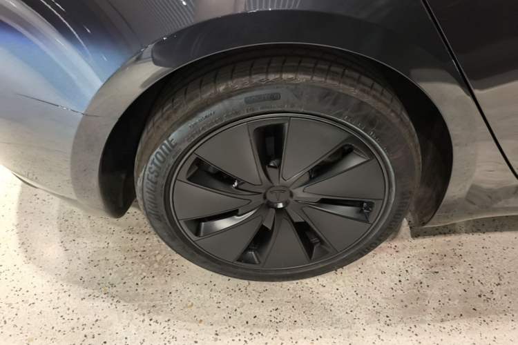 Used Tesla Model 3 2025 Rear-Wheel-Drive Version Exterior 5