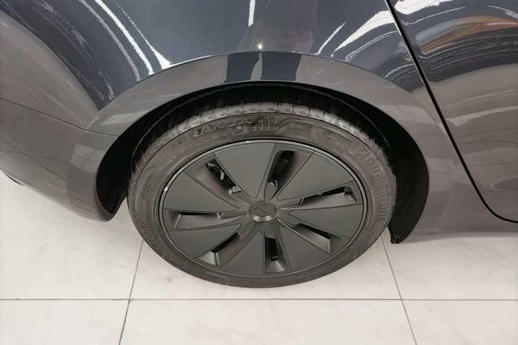 Used Tesla Model 3 2025 Rear-Wheel-Drive Version Exterior 5