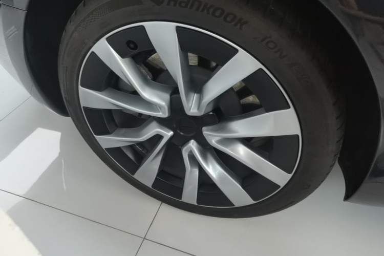 Used Tesla Model 3 2025 Rear-Wheel-Drive Version Exterior 5