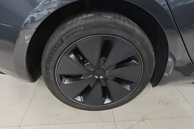 Used Tesla Model 3 2025 Rear-Wheel-Drive Version Exterior 5