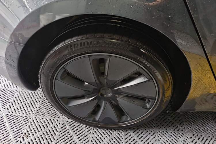 Used Tesla Model 3 2025 Rear-Wheel-Drive Version Exterior 5