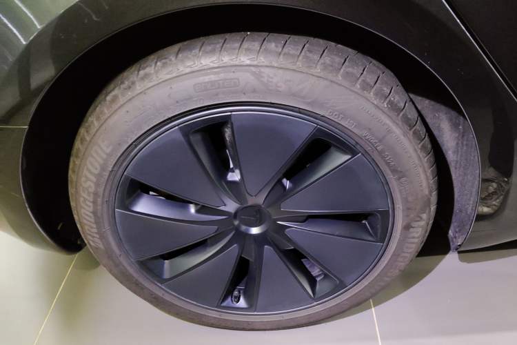 Used Tesla Model 3 2025 Rear-Wheel-Drive Version Exterior 5
