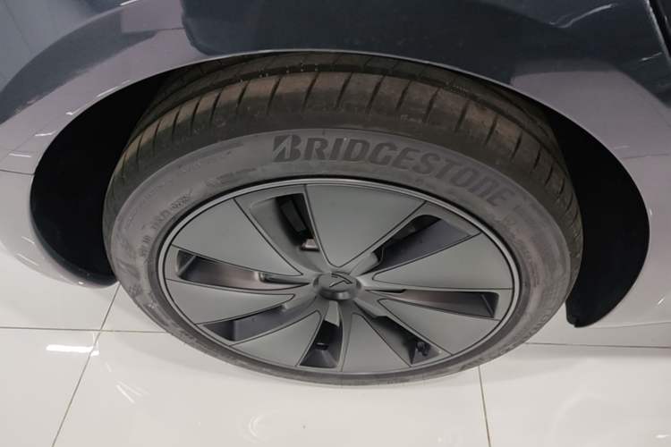 Used Tesla Model 3 2025 Model Revised Rear-Wheel-Drive Version Exterior 5