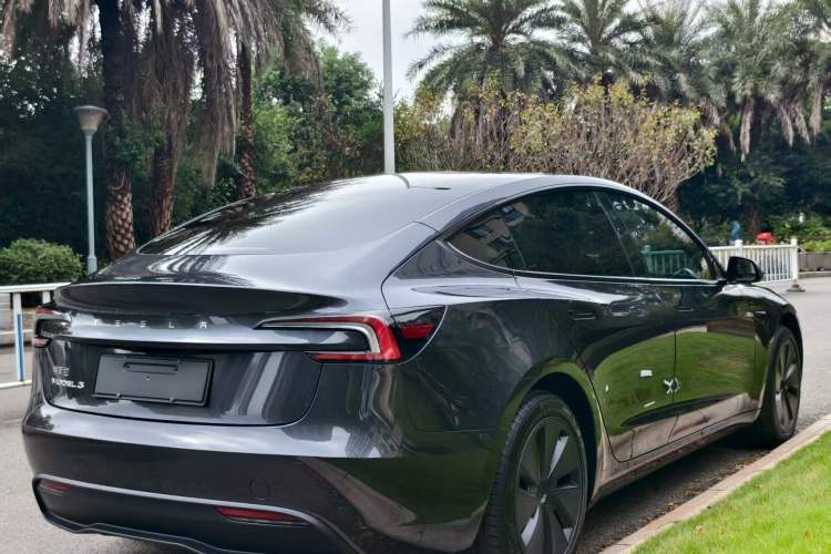 Used Tesla Model 3 2025 Rear-Wheel-Drive Version Exterior 6