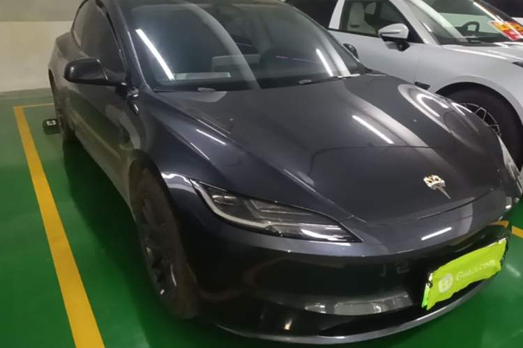 Used Tesla Model 3 2025 Rear-Wheel-Drive Version Front Right 45 Deg
