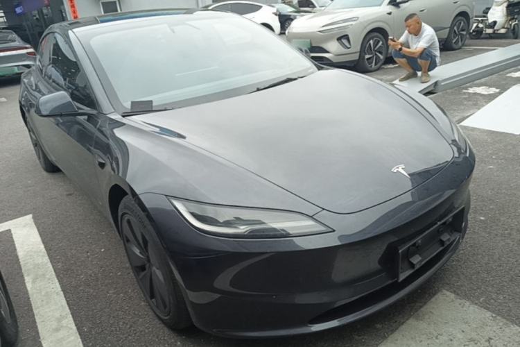 Used Tesla Model 3 2025 Rear-Wheel-Drive Version Front Right 45 Deg