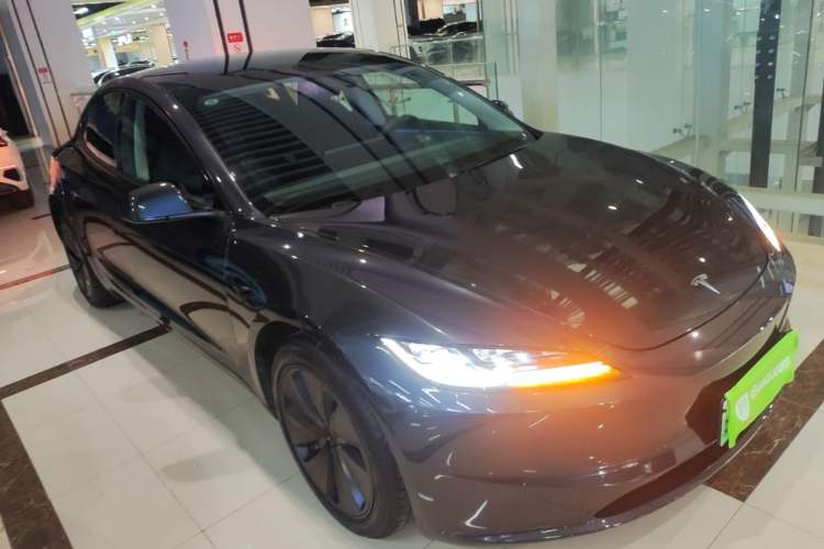 Used Tesla Model 3 2025 Rear-Wheel-Drive Version Front Right 45 Deg
