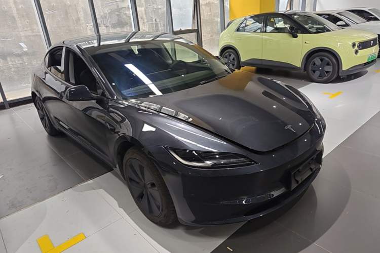 Used Tesla Model 3 2025 Rear-Wheel-Drive Version Front Right 45 Deg