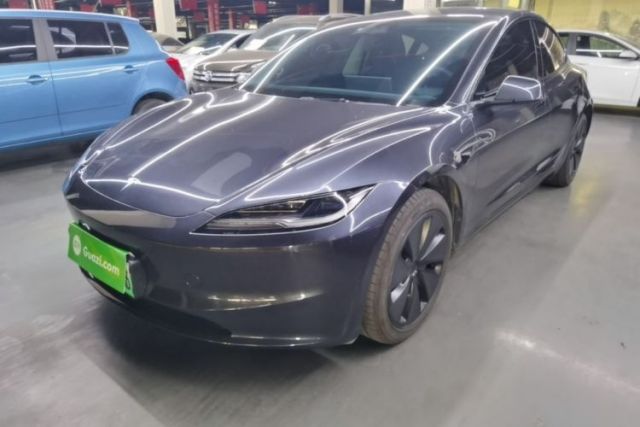 Używany Tesla Model 3 2025 Rear-Wheel-Drive Version