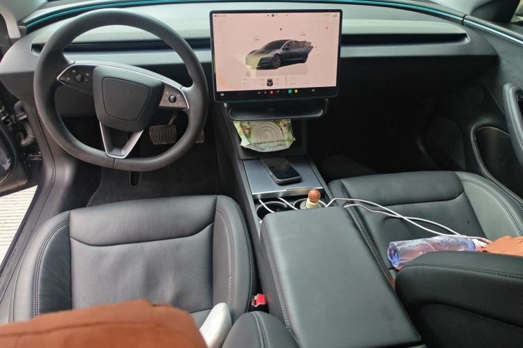 Used Tesla Model 3 2025 Long-Range All-Wheel-Drive Version Interior 2