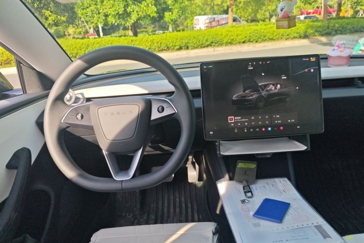 Used Tesla Model 3 2025 Long-Range All-Wheel-Drive Version Interior 2