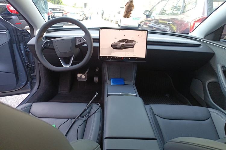 Used Tesla Model 3 2025 Rear-Wheel-Drive Version Interior 2