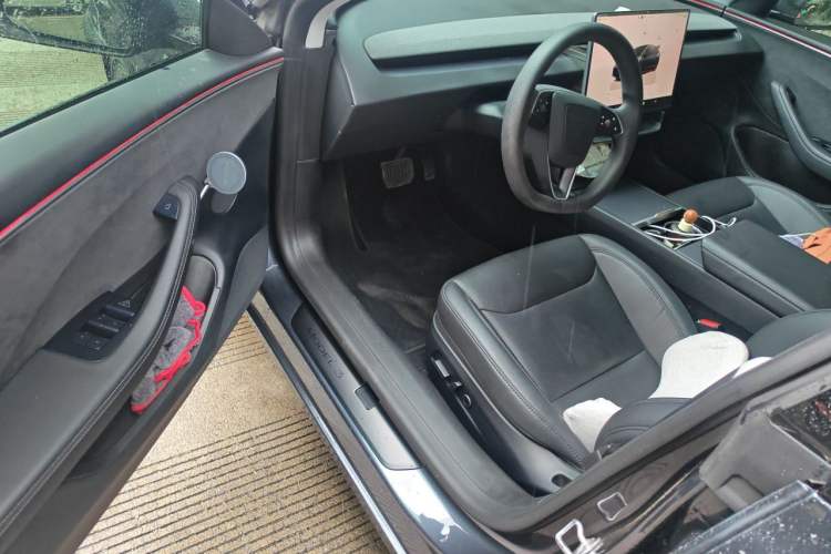 Used Tesla Model 3 2025 Long-Range All-Wheel-Drive Version Interior 3