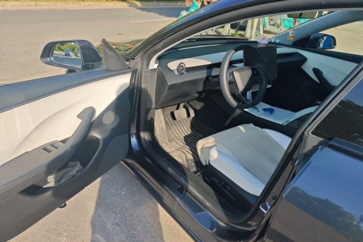 Used Tesla Model 3 2025 Long-Range All-Wheel-Drive Version Interior 3