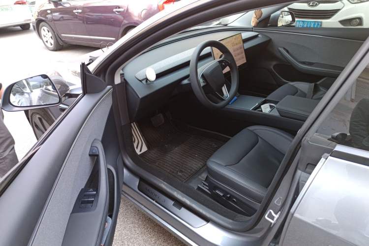 Used Tesla Model 3 2025 Rear-Wheel-Drive Version Interior 3