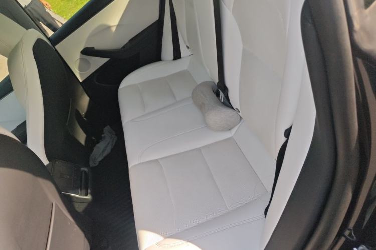 Used Tesla Model 3 2025 Long-Range All-Wheel-Drive Version Interior 4