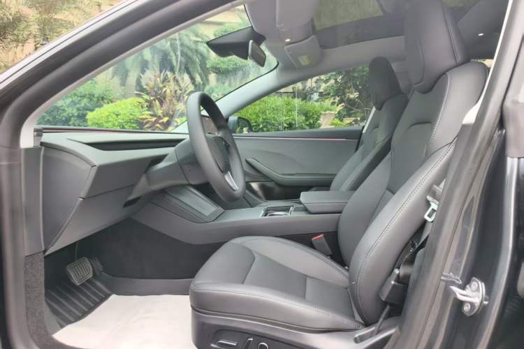Used Tesla Model 3 2025 Rear-Wheel-Drive Version Interior 4