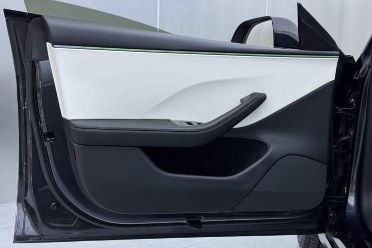 Used Tesla Model 3 2025 Rear-Wheel-Drive Version Interior 8