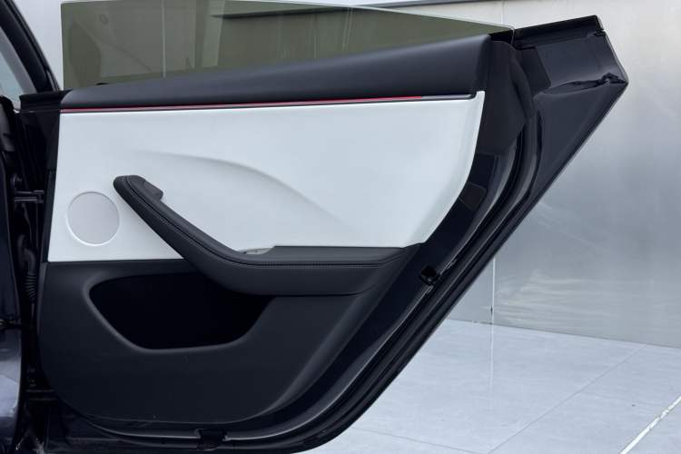 Used Tesla Model 3 2025 Rear-Wheel-Drive Version Interior 9
