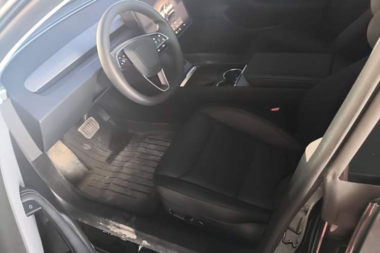 Used Tesla Model 3 2025 Rear-Wheel-Drive Version Left Front Seat