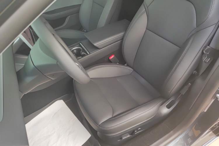 Used Tesla Model 3 2025 Rear-Wheel-Drive Version Left Front Seat