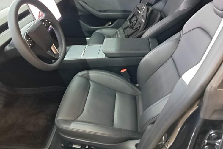 Used Tesla Model 3 2025 Rear-Wheel-Drive Version Left Front Seat